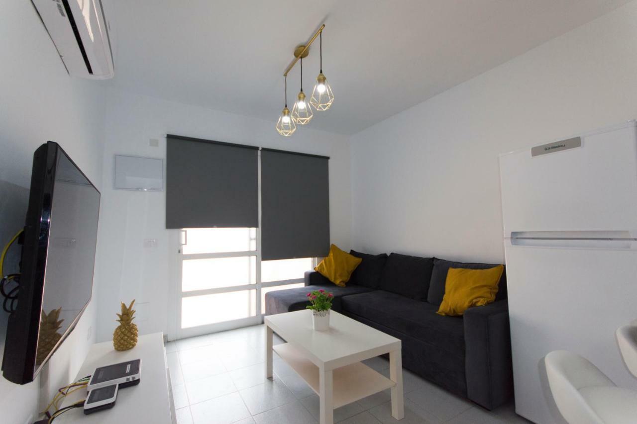 Bungalow With Terrace Near The Beach San Bartolome Bagian luar foto