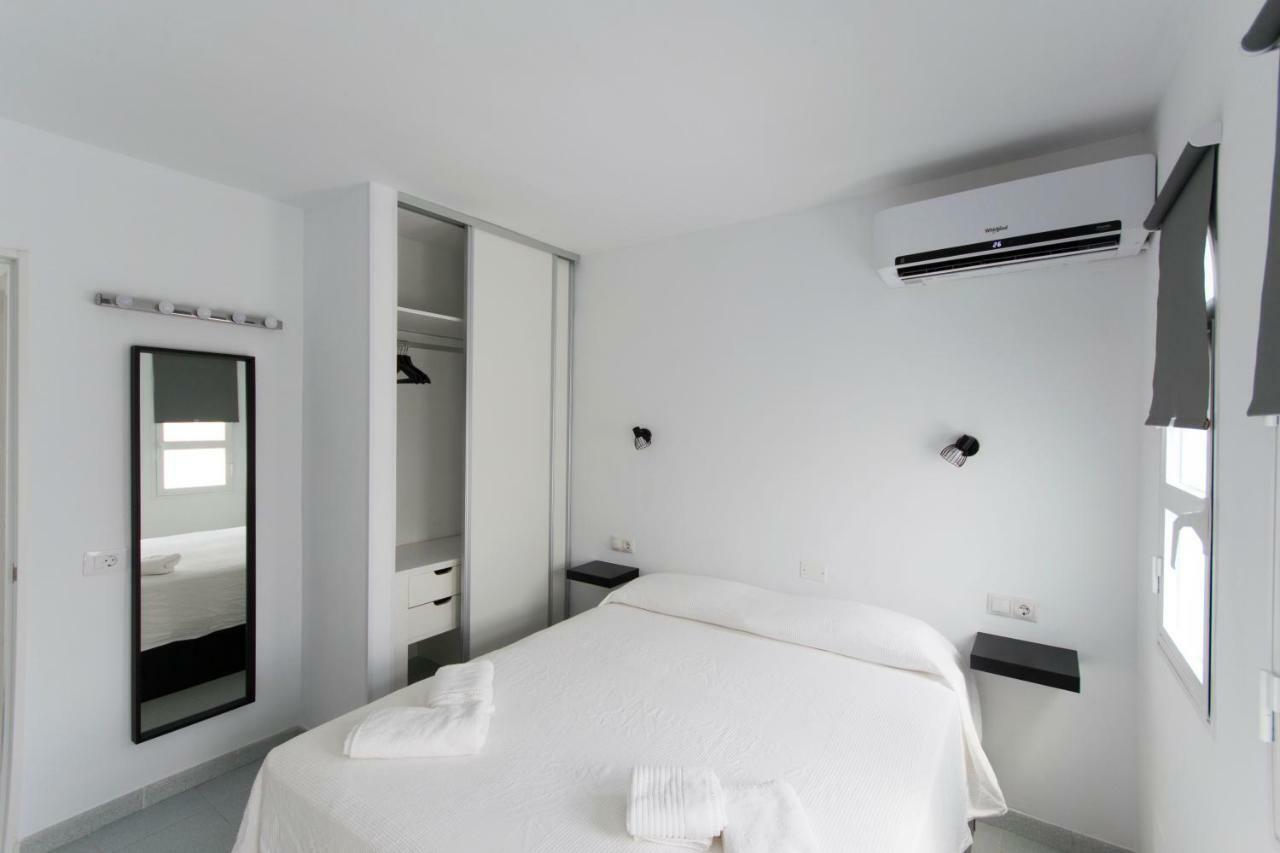 Bungalow With Terrace Near The Beach San Bartolome Bagian luar foto